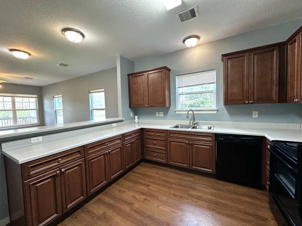 $1,595 / 2br - 1248ft2 - Cozy 2bd/2ba home for rent on oversized lot63762872077313120