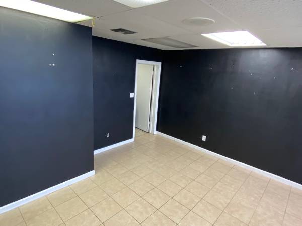 $800 / 300ft2 - Private Salon Space for Rent in Fletcher Hills $800/month (Fletcher Hills)64037389722882121