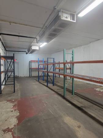 2800 SF Warehouse! Refrigerated or Dry! 3 loading docks!!! 1