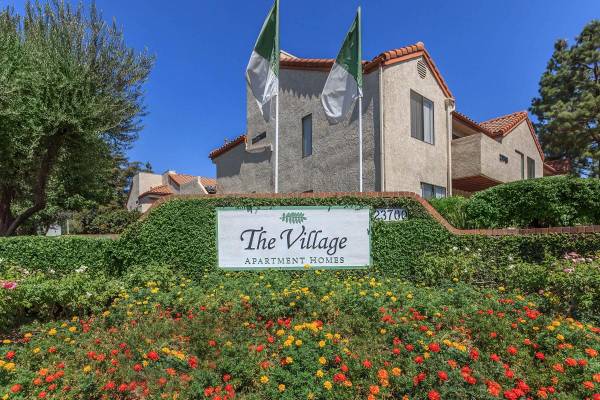$2,550 / 2br - 828ft2 - Two Refreshing Swimming Pools, On-site Maintenance, 2/bd 2/ba (Santa Clarita-Newhall)64035738039297122