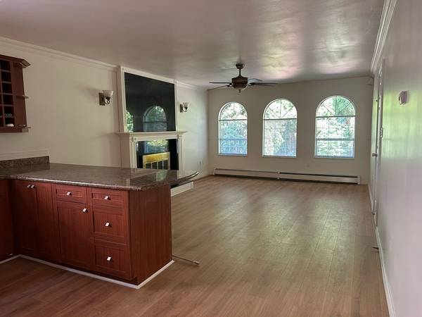 Beautiful 3Bed 1Bath suite on main floor for Rent 1