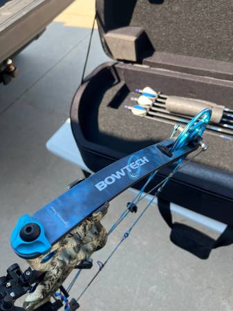 Bowtech Eva Shockey 40lb RH Bow 1