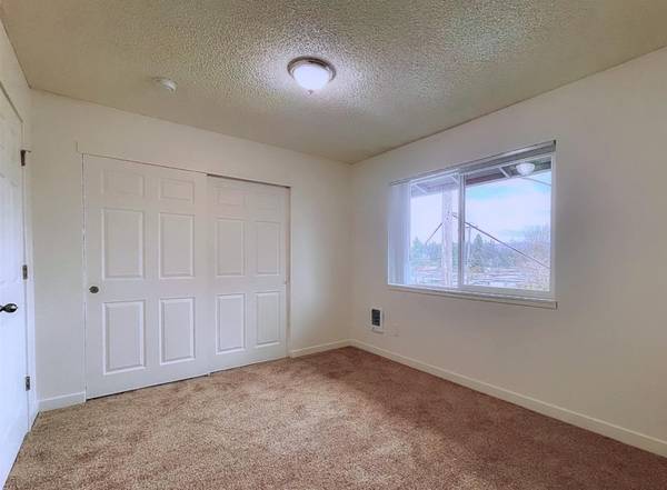 $1,725 / 2br - WAIVED APPLICATION FEE + Easy Commute to Downtown | BBQ& Picnic Area (4483 SE Roethe Road)63867270375939122