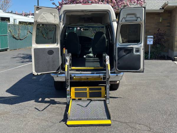 2008 Ford Econoline E350 Wheelchair Van - 78K MI / 1 OWNER/ 46 RECORDS - $19,991 (Wheelchair Van In Portland)63441451239041121