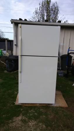 G E Refrigerator 1