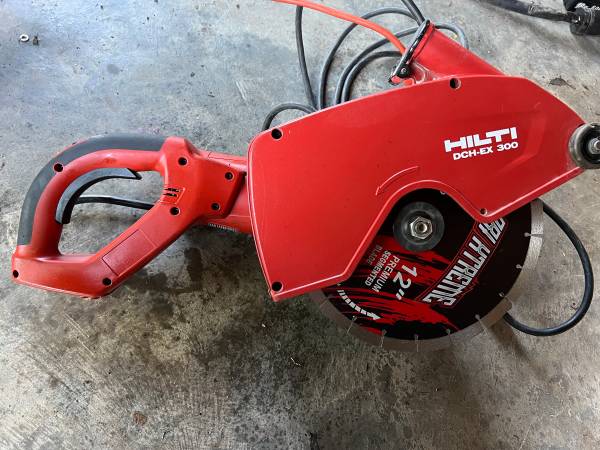New Hilti DCH-EX 300 electric concrete saw with a 12" diamond blade 1