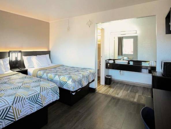 $399 / 1br - STAY WEEKLY & SAVE! Desk w/ Workspace, Pool, Parking (Natomas & Smf Airport)63900309375106123