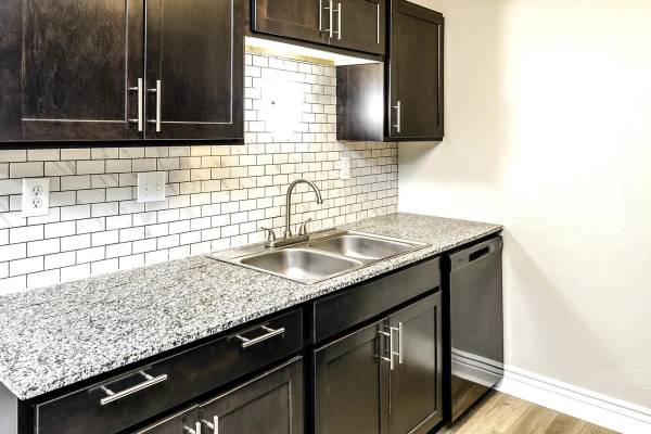 $1,200 / 2br - 1000ft2 - Pet Friendly, Fitness Center, Electronic Thermostat63968761800451122
