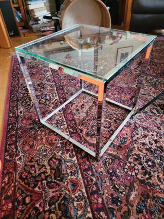 Mesa auxiliar cromada moderna vintage de Crate & Barrel. - $80 (bernal heights)63471459365121120