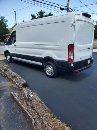 2022 FORD TRANSIT 250 AWD - $33,000 (Woodstock IL.)63618795209347122