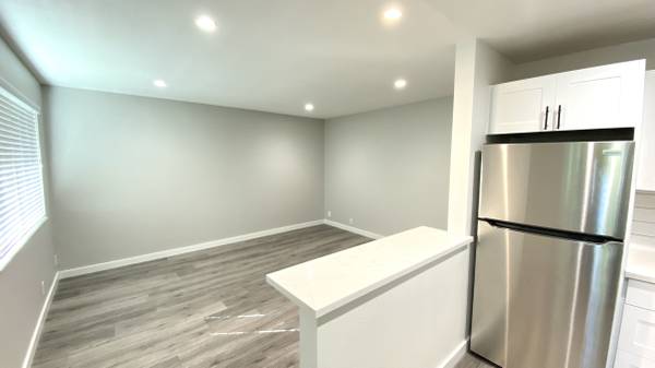 $1,900 / 1br - Remodeled Ground Floor 1-Bedroom - Corner Unit with Courtyard View! (walnut creek)63658029789059124