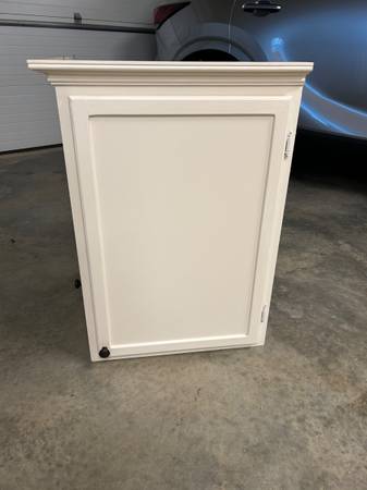 Cabinet 1