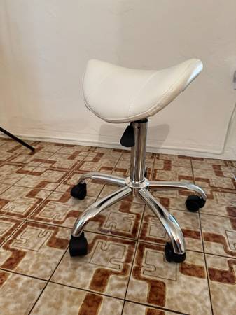 Adjustable Saddle Stool with Wheels – White 1