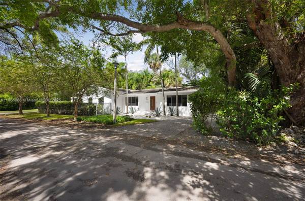 $15,000 / 3br - Classic House 3 bed 2 bath for rent in Grove #3894 (Miami)64001849753346120