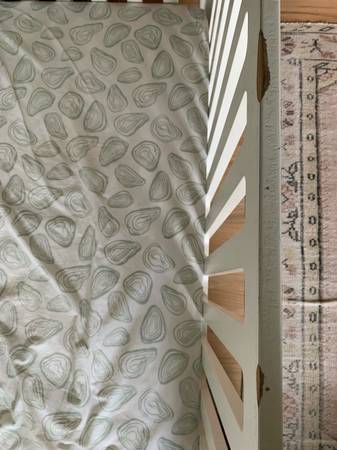 Oeuf Classic Crib + Naturepedic Organic Crib Mattress - $1 (Seattle)63471419001601121