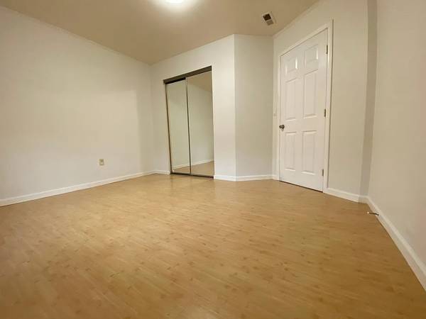 $1,299 / 1br - Spacious 1BR with Backyard Access – Prime Sunset Location63799516611843123