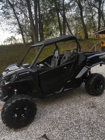 2025 Can-am Commander 700 XT 1