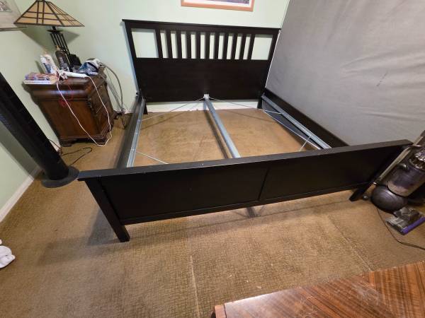 Ikea Hemnes solid wood bed frame - King Size black 1