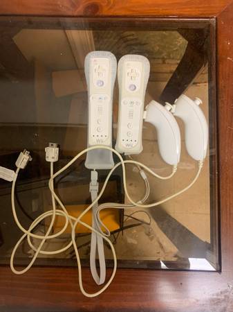 (2) Wii Controllers W Nunchucks Tested 1