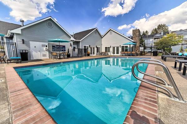 $1,794 / 2br - 934ft2 - Swimming Pool, Upgrades Everywhere, Stainless Steel Appliances63820795486467121