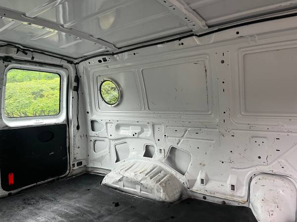 2013 Ford E150 - Photo 11