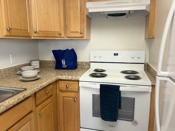 $2,595 / 3br - La Quinta - 3 bedrooms 2 baths Townhome Style - Pool - Parking (La Quinta, Palm Desert, Indio, Bermuda Dunes)63981527670275124