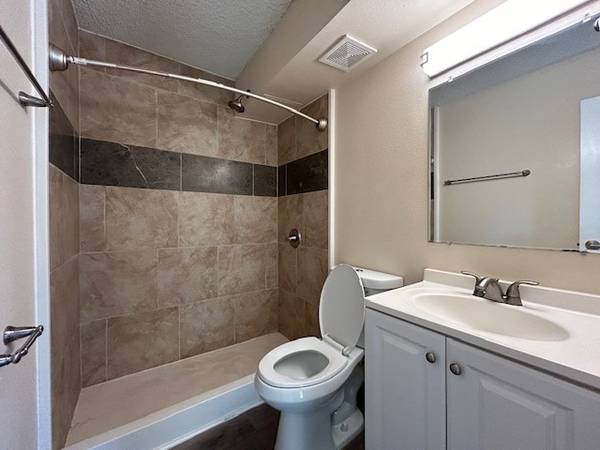 $2,652 / 2br - 778ft2 - Conveniently located to schools, highway, and shopping (Punahou and Young)63939528138754122