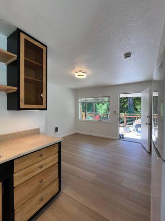 $1,900 / 1br - Newly remodeled top floor apt with garage/ most utilities paid (russian river)63946806558210120