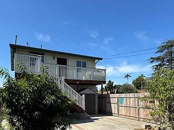 $900 / 2br - 700ft2 - -*-Welcome to this charming 2-bedroom, 1-bathroom home! (Lemon Grove, CA)63954709355650120