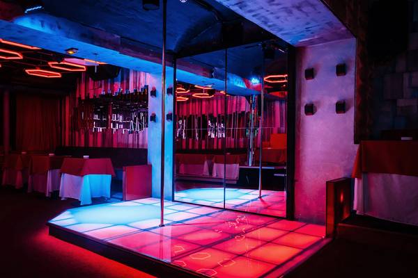 24 hrs hiring women or mens dance clubs 1