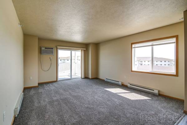 $1,345 / 3br - 1356ft2 - Located in Minot, Free Wi-Fi, 3 bedroom (3414 21st Ave NW, Minot, ND)63926600024066122
