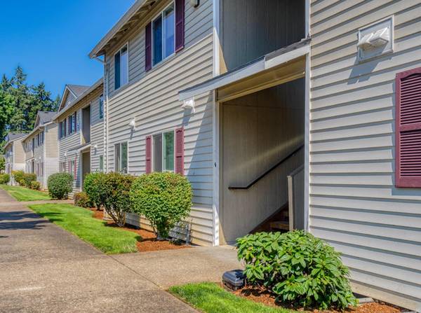 $1,550 / 2br - SAVE $1700- ASK US - Pet Friendly + On-Site Maintenance & Management (Glenfair)63867269900419121