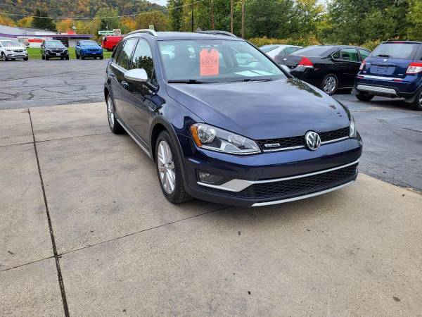 2017 Volkswagen Golf Alltrack TSI SE 4Motion AWD 4dr Wagon 6A EVERYONE IS APPROV - $17,995 (+ A-K Motors)63625194218241121