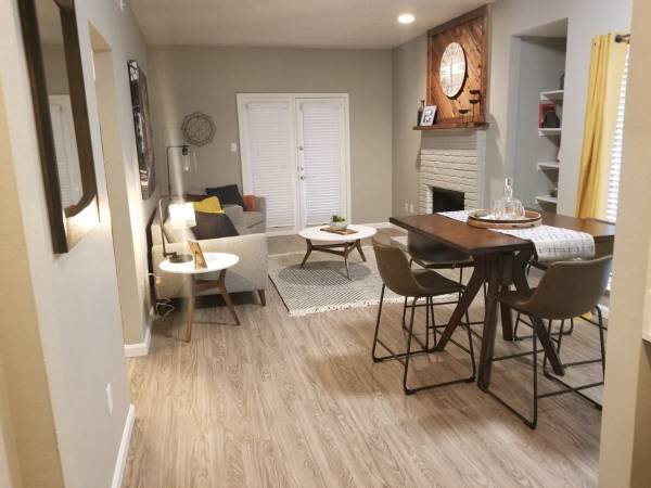 Roommate floor-plan, w/d connections, fireplace, extra storage & more! 1