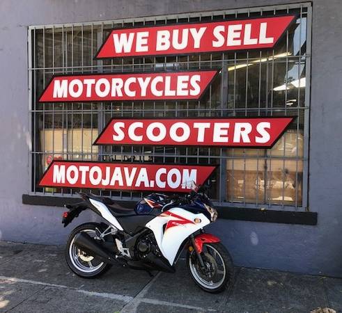 2012 HONDA CBR250R GREAT 1ST BIKE 7500 MILES  $3299.00 (LIKE NEW)