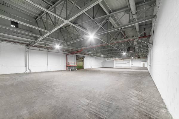 $1,500 Almacén | Puertas de Acceso para Vehículos | Muelles de Carga | De 2.000 a 5.000 pies cuadrados en alquiler en clevelan (Cleveland)63761161304193122