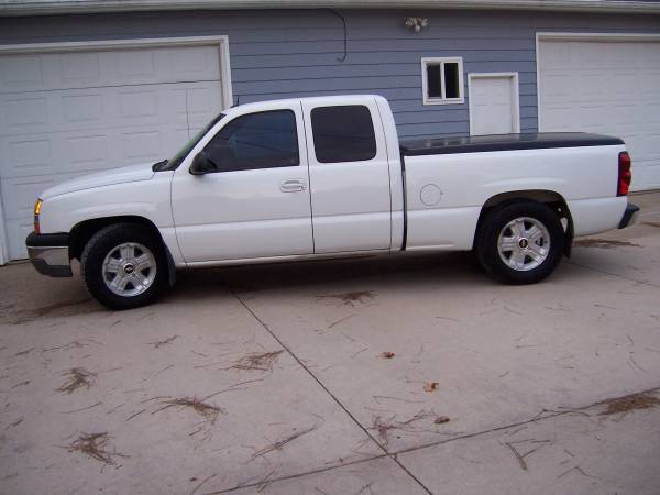 2004 Chevy Silverado Extended cab  4X4 1