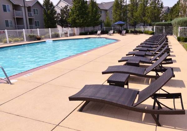 $1,619 / 2br - 1085ft2 - Do you want to tour our spacious 2bdrm apts? Swing by BROADMOOR today! (Pasco)63624251120131121