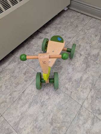 Hape Scoot Around Ride On Bicicleta de Madera - $30 (Harlem / Morningside)63470441558273122