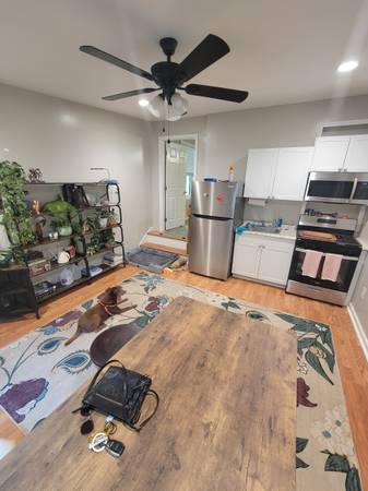 $1,300 / 1br - 600ft2 - Sublet/Lease take over - cute 1br1bth in Normaltown! (Athens)63792066144259121