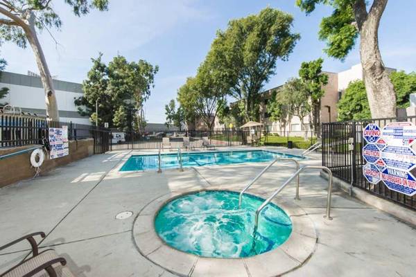 Exceptional 1 BR With Clubhouse, Spa & Easy Freeway Access! 1