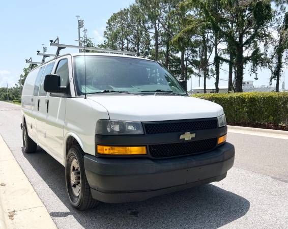 2018 Chevrolet Express 2500 Extended - Photo 3