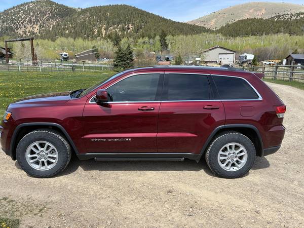 2020 Jeep grand Cherokee Laredo 1