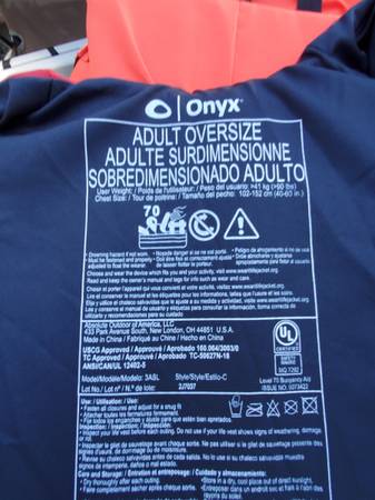 Adult new life vest - $17 (Clackamas Oregon)62946979558531122