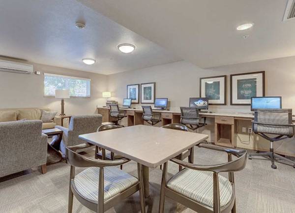 $1,711 / 2br - Pagos en línea disponibles, acceso controlado, cochera (9615 Holly Drive, Everett, WA)63659533121283122