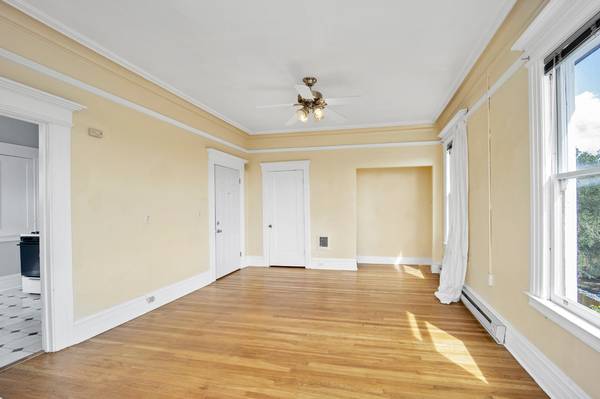 $1,225 ***Live in the Historic Borland House*** (oakland east)63813715788161121