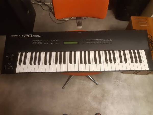 ROLAND U-20 RS-PCM 61 Key Synthesizer Keyboard 1