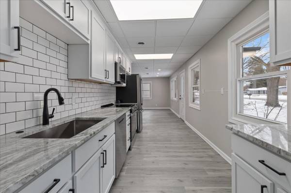 $2100.00 / 3br - Charming 3-Bedroom Ranch in Lake Orion Fully Remodeled!64018943206531124