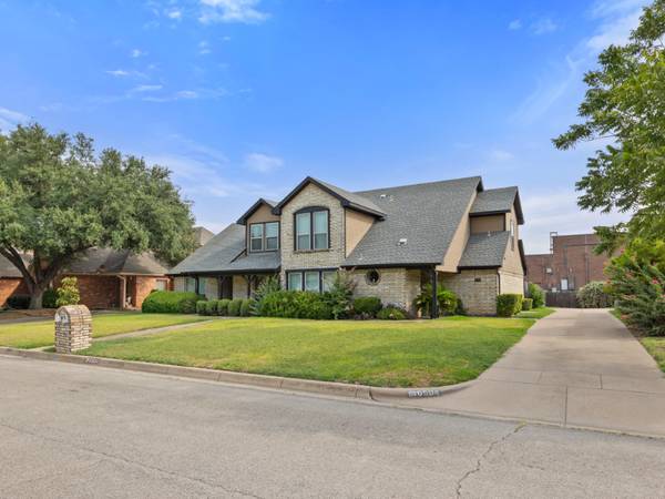 $2700.00 / 4br - 2100ft2 - COMPLETELY UPDATED CLOSE TO CHISHOLM TRAIL AND CLEARFORK63846411109379121