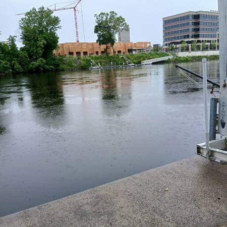$1,595 / 2br - 1100ft2 - 2 small bedrooms right on the river on Adam's island (East Allentown)64010161875203123